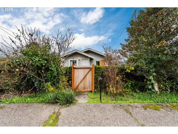 1066 S 8th St, CoosBay, OR 97420