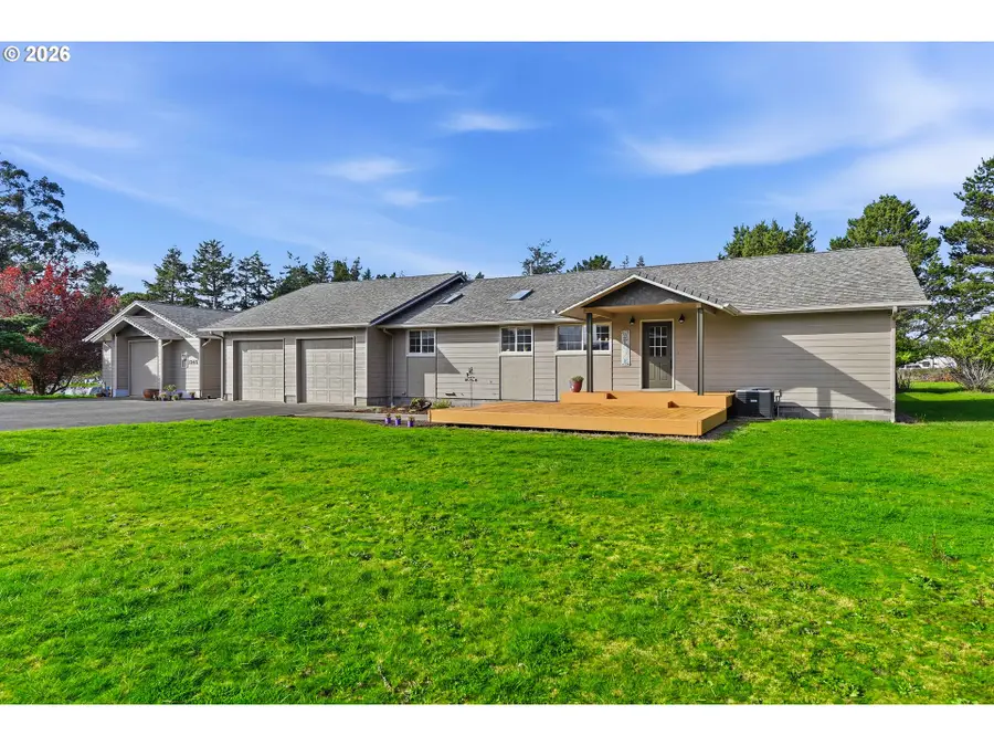 1345 Sanford St, Coos Bay, OR 97420 - #2