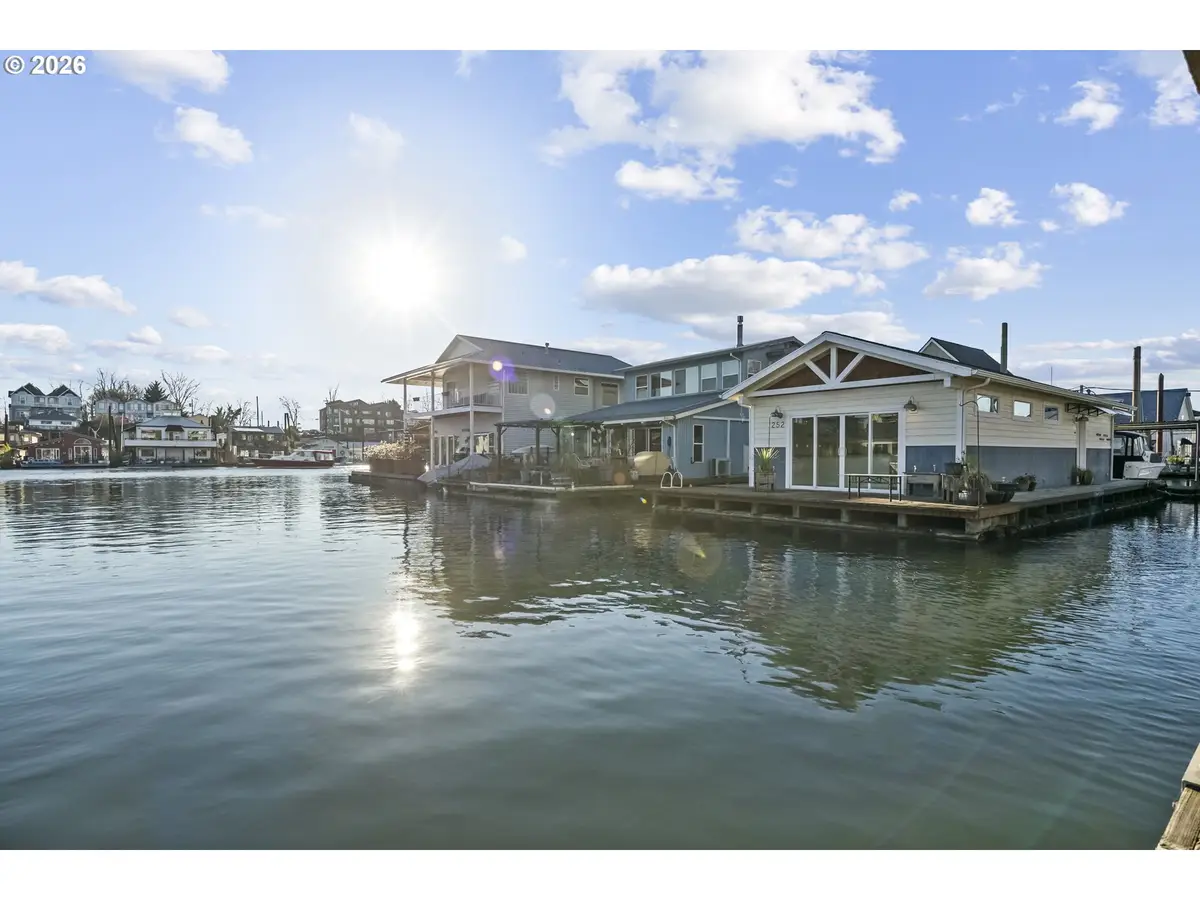 252 N Tomahawk Drive, Portland, OR 97217 - Image #1