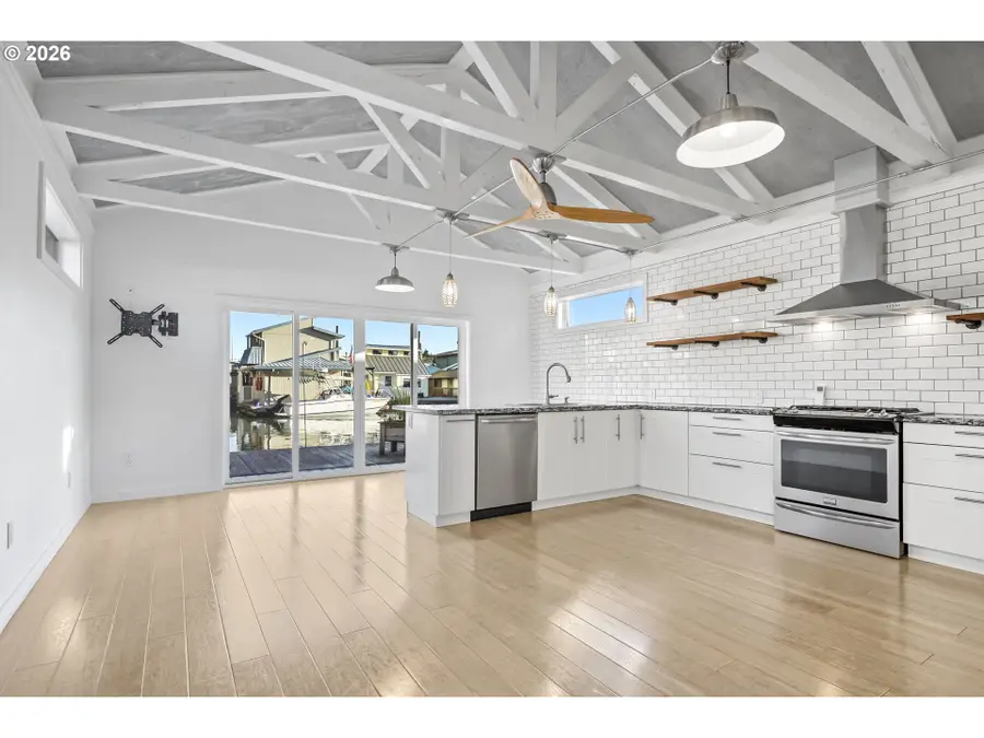 252 N Tomahawk Drive, Portland, OR 97217 - Image #3