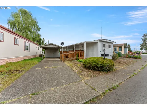 570 N 10th Ave #6, Cornelius, OR 97113