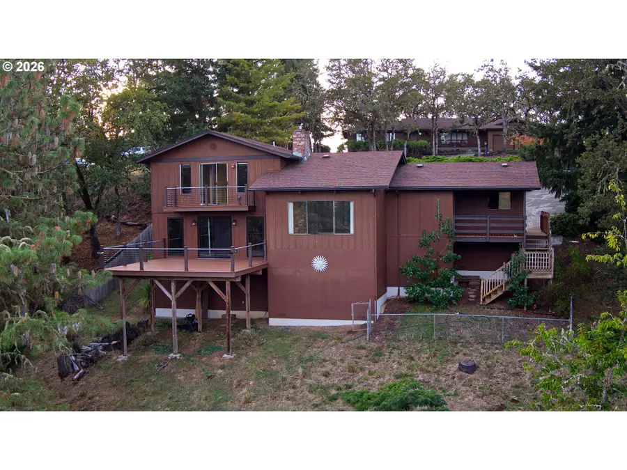 725 SE Summit Dr, Roseburg, OR 97470 - #2