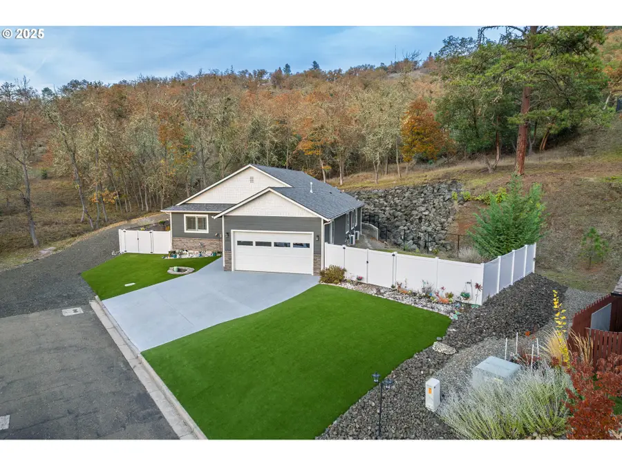 1851 NE Alameda Ave, Roseburg, OR 97470 - Image #2