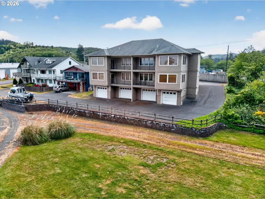 954 Beach Blvd, Winchester Bay, OR 97467 - #2