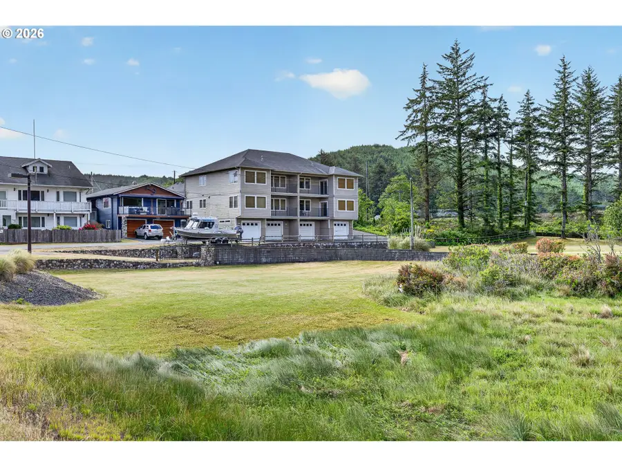 954 Beach Blvd, Winchester Bay, OR 97467 - #3