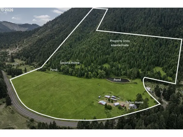 5586 Upper Cow Creek Rd, Azalea, OR 97410