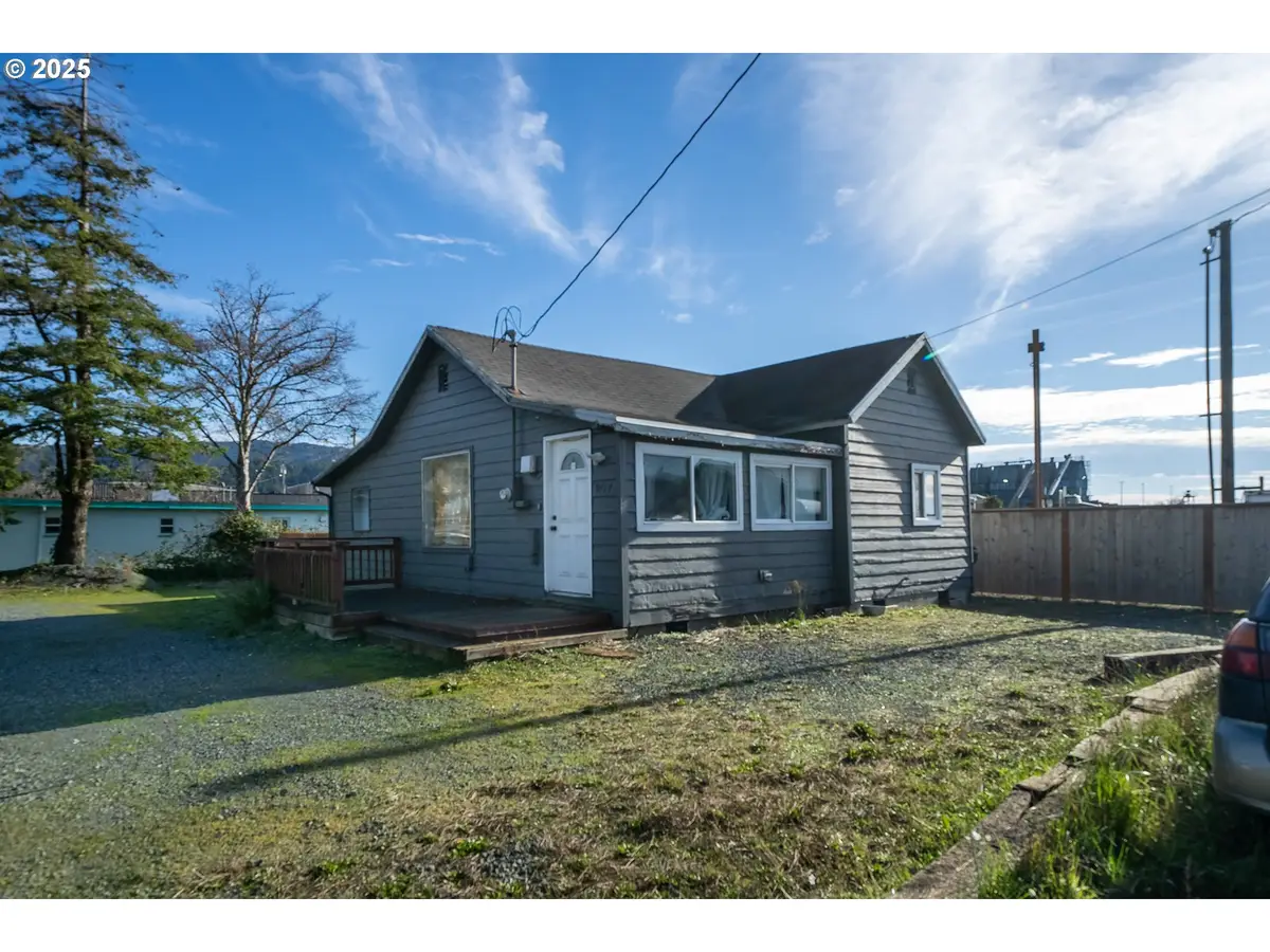 807 Garibaldi Ave, Garibaldi, OR 97118 - Image #1