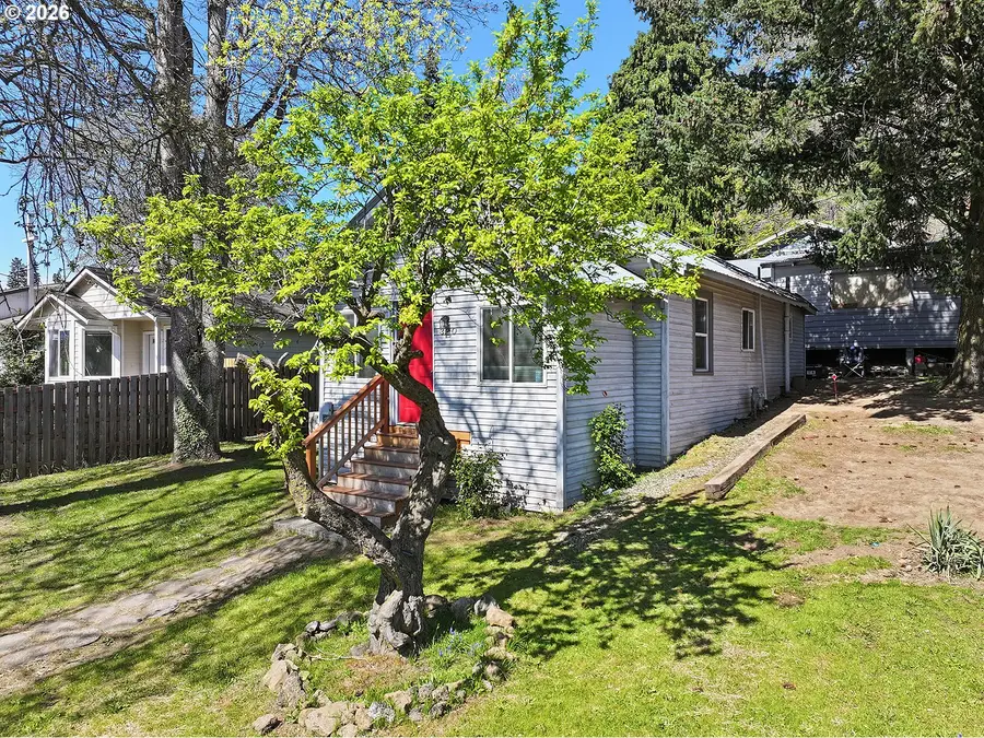 320 E Steuben St, Bingen, WA 98605 - #2