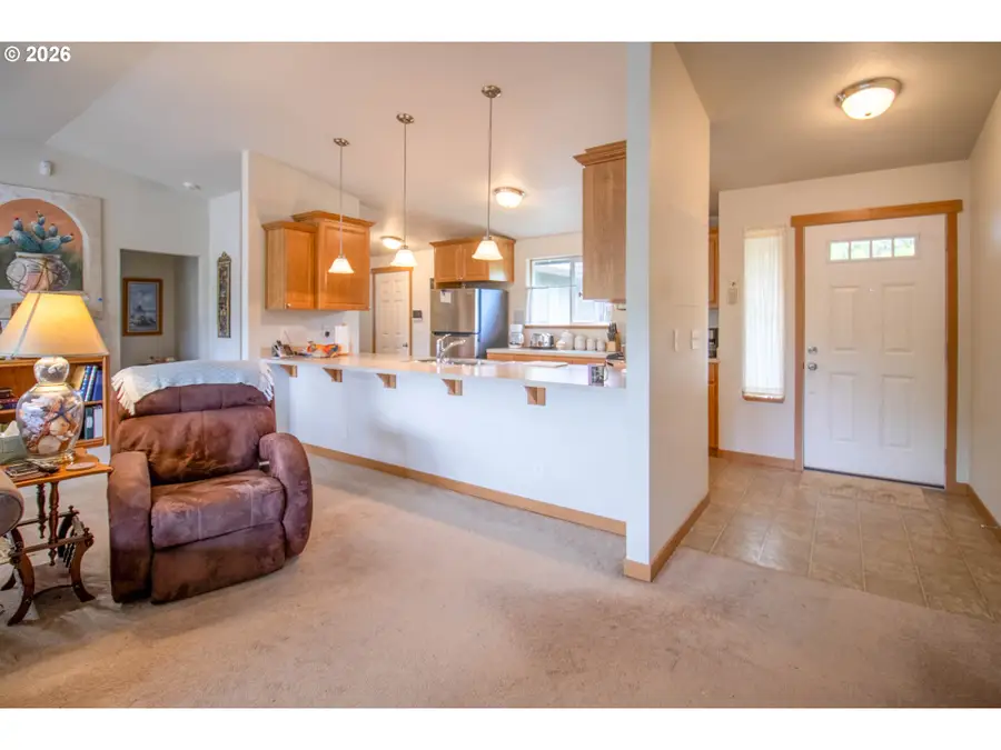 867 N Summerwood St, Roseburg, OR 97471 - #3