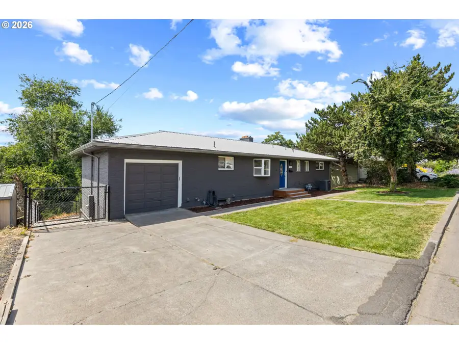 715 NW 6th St, Pendleton, OR 97801 - #2