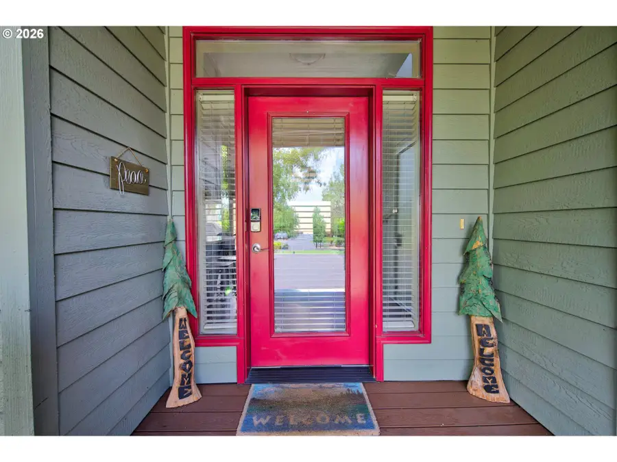 993 Golden Pheasant Dr, Redmond, OR 97756 - #3