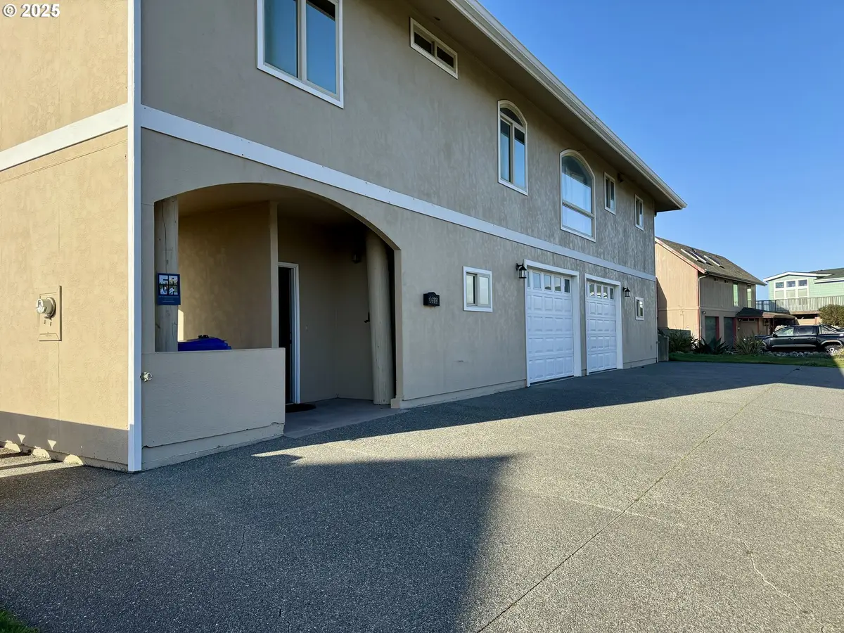 30555 Sandy Dr, Wedderburn, OR 97444 - Image #1