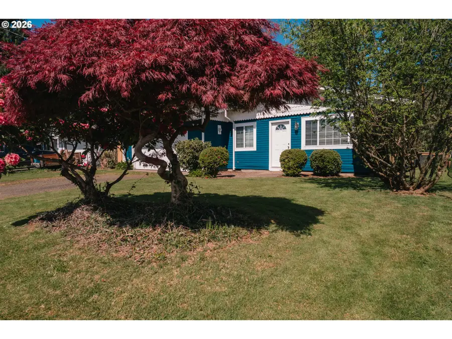 1220 SE 18th St, Toledo, OR 97391 - #3