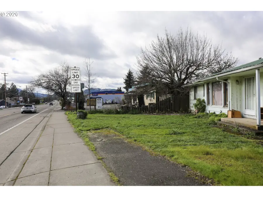 491 NW Douglas Blvd, Winston, OR 97496 - Image #3