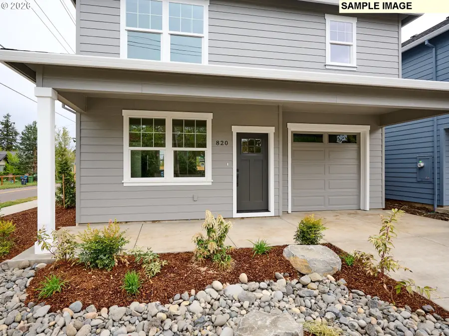 818 Pine St, Silverton, OR 97381 - #2