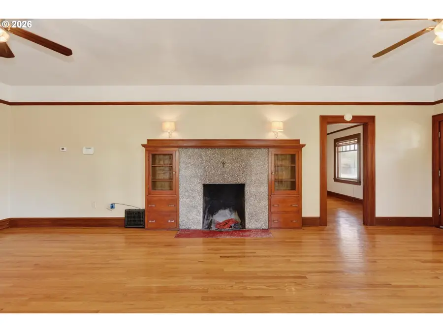 229 W Allyn St, Goldendale, WA 98620 - #3