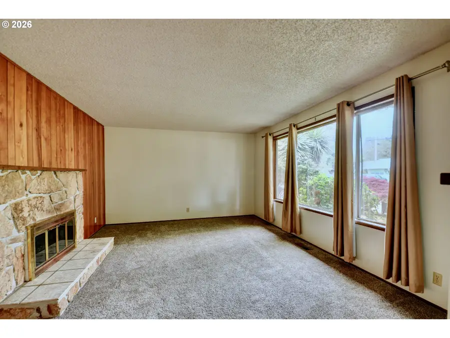 1798 Gilham Rd, Eugene, OR 97401 - #3