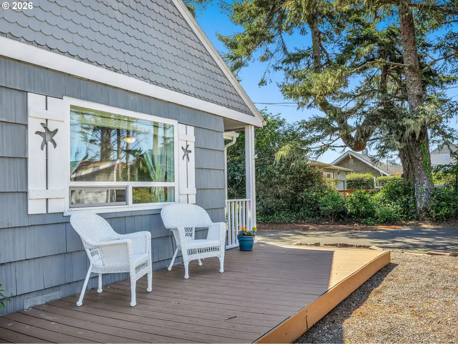 2217 S Columbia St, Seaside, OR 97138 - #3
