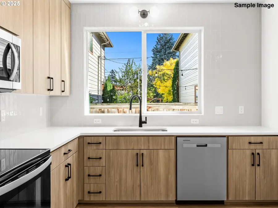 1054 SE Franklin St, Portland, OR 97202 - Image #3