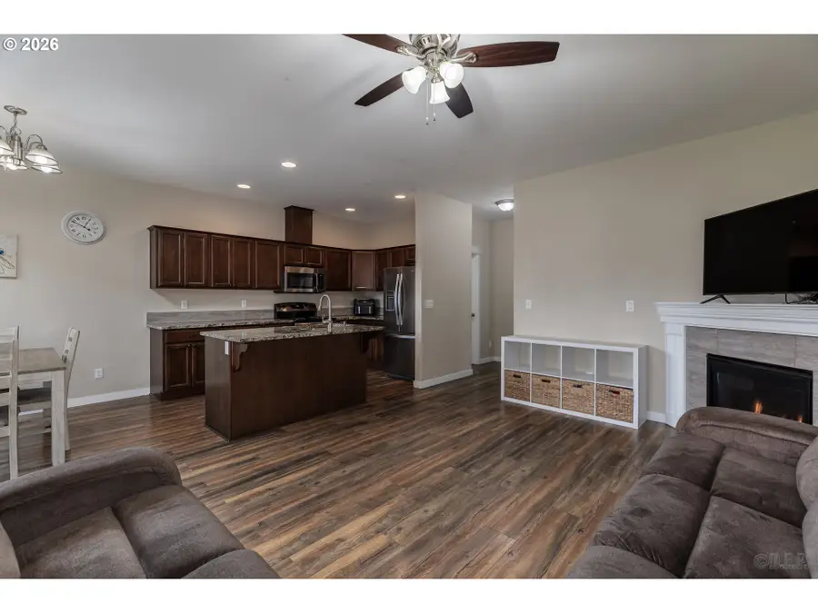 193 S 2nd St, Saint Helens, OR 97051 - #3