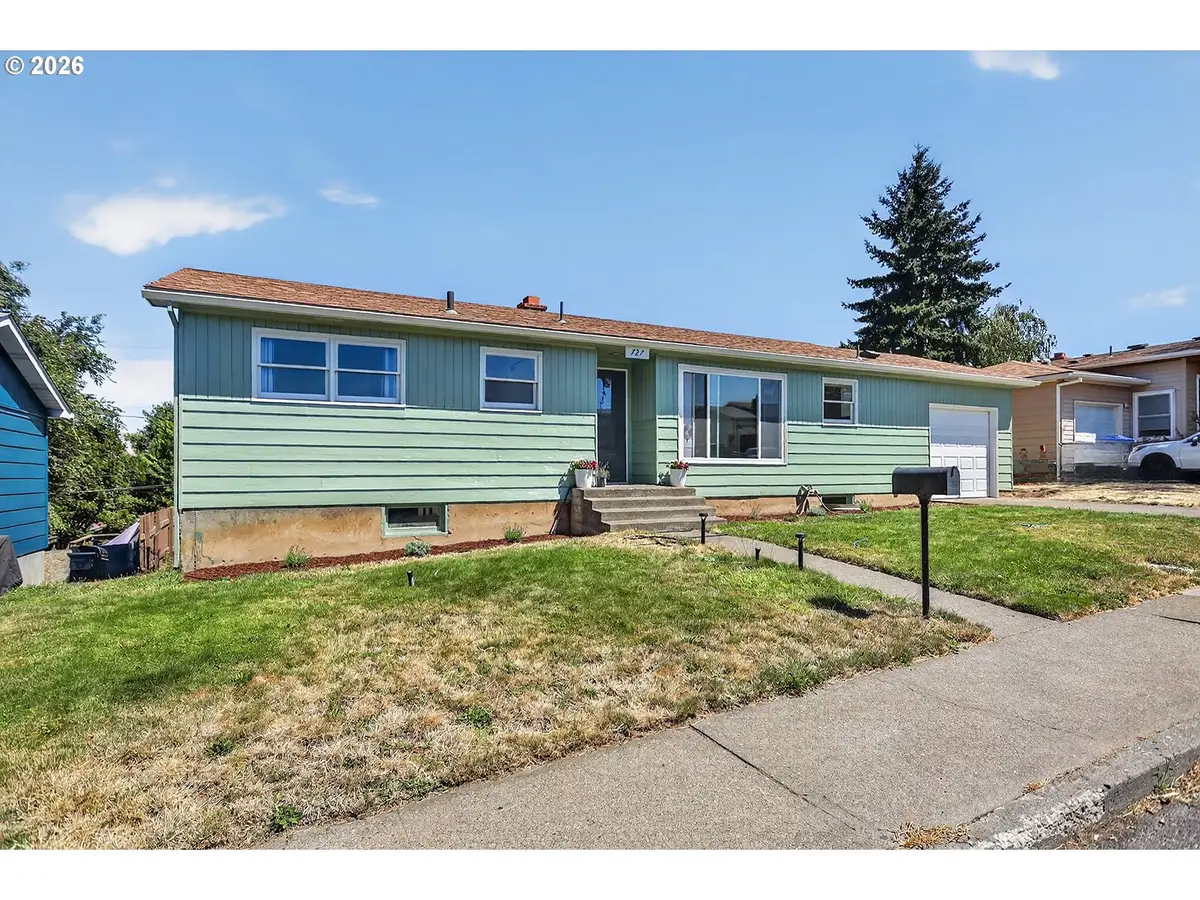 727 E 19th St, The Dalles, OR 97058 - #1