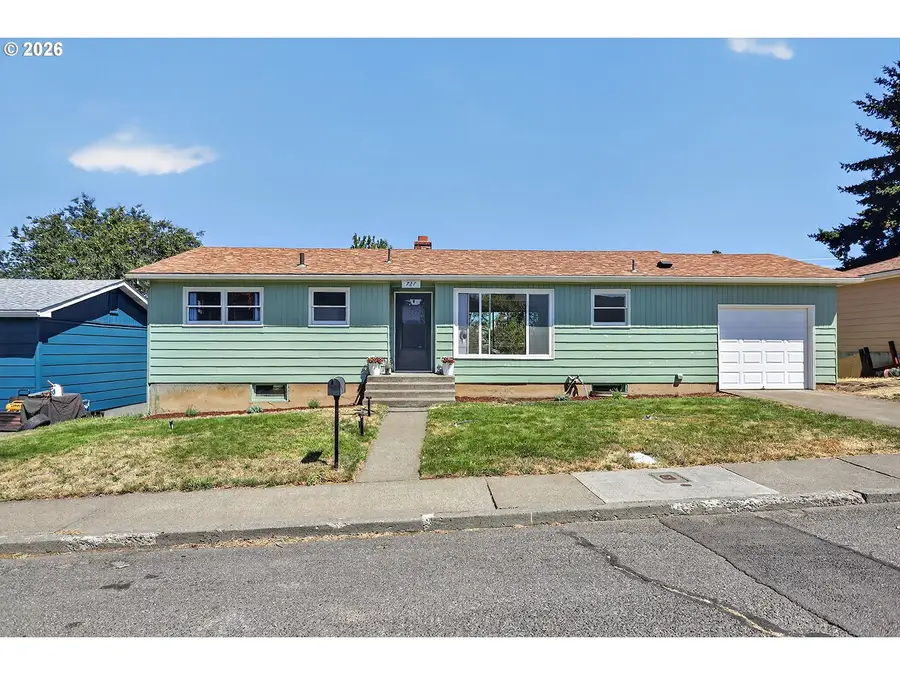 727 E 19th St, The Dalles, OR 97058 - #2