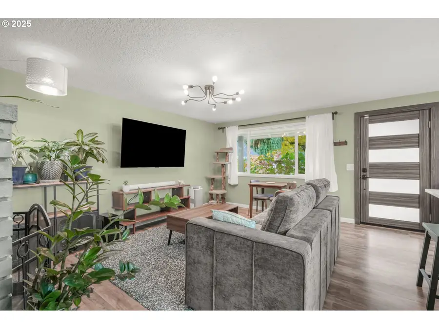 9028 N Chautauqua Pl, Portland, OR 97217 - Image #2