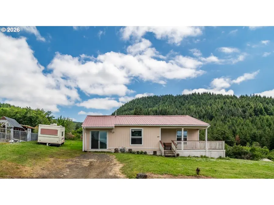 108 SE Apple St, Oakland, OR 97462 - #2