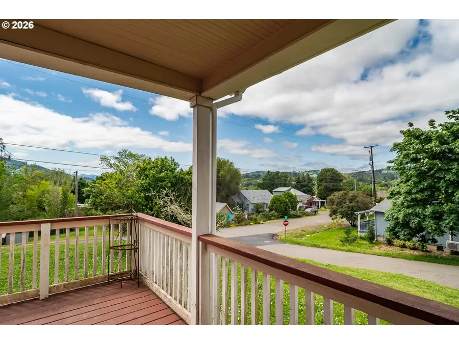 108 SE Apple St, Oakland, OR 97462 - #3