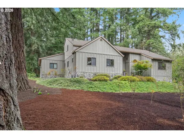 8835 SW Washington Dr, Portland, OR 97223