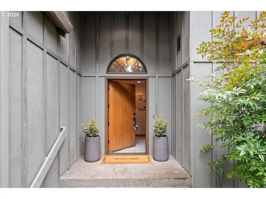 8835 SW Washington Dr, Portland, OR 97223 - #3