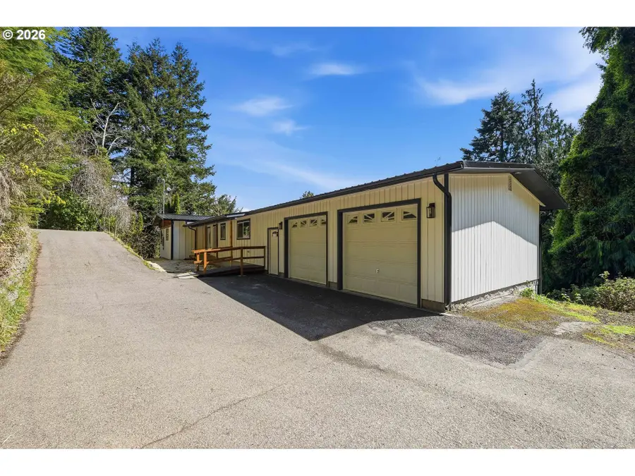 1395 Ingersoll St, Coos Bay, OR 97420 - #2