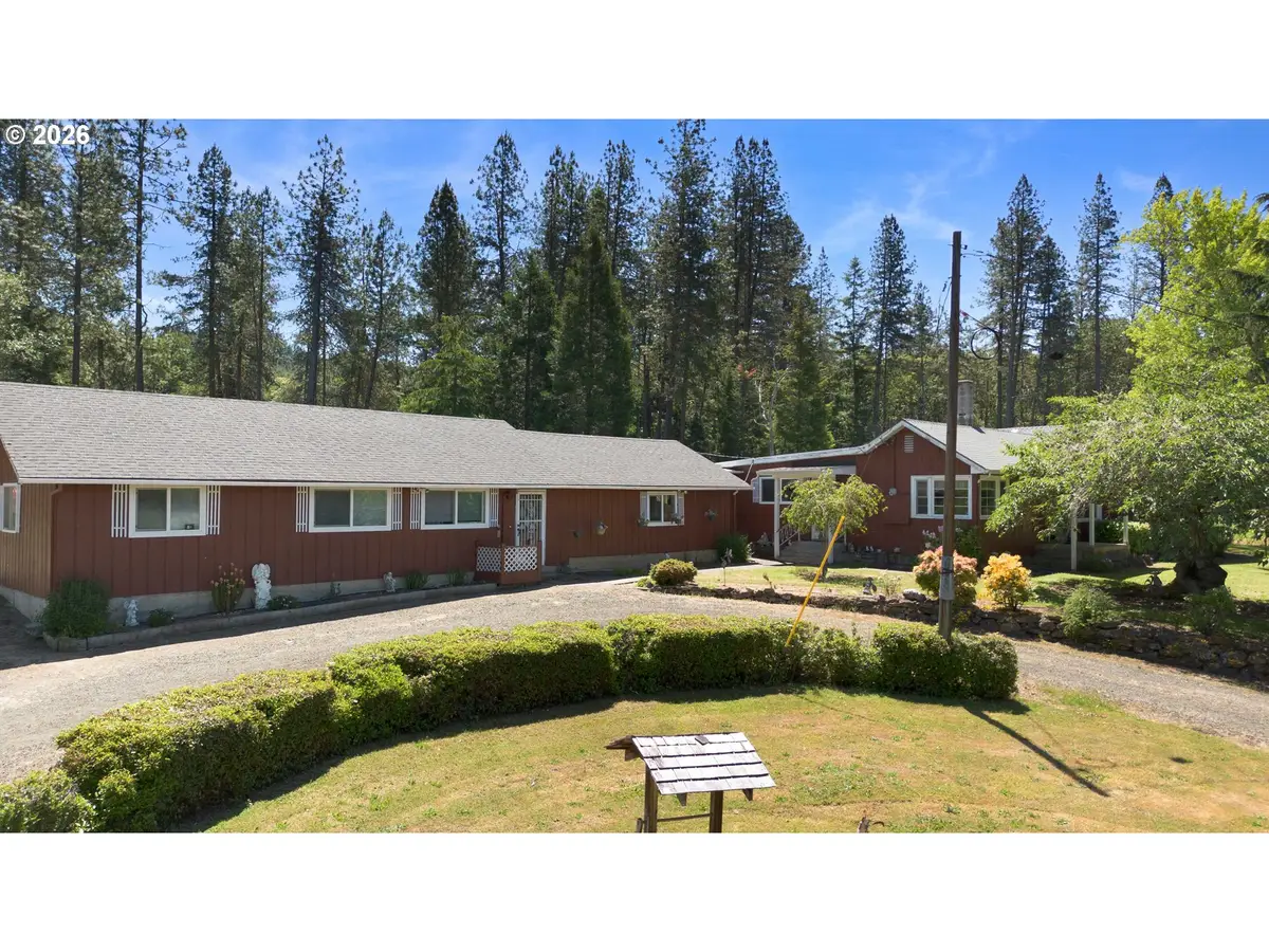 3301 Colonial Rd, Roseburg, OR 97471 - #1
