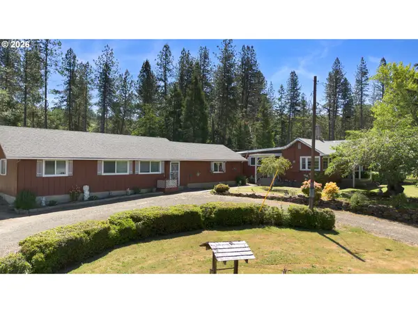 3301 Colonial Rd, Roseburg, OR 97471