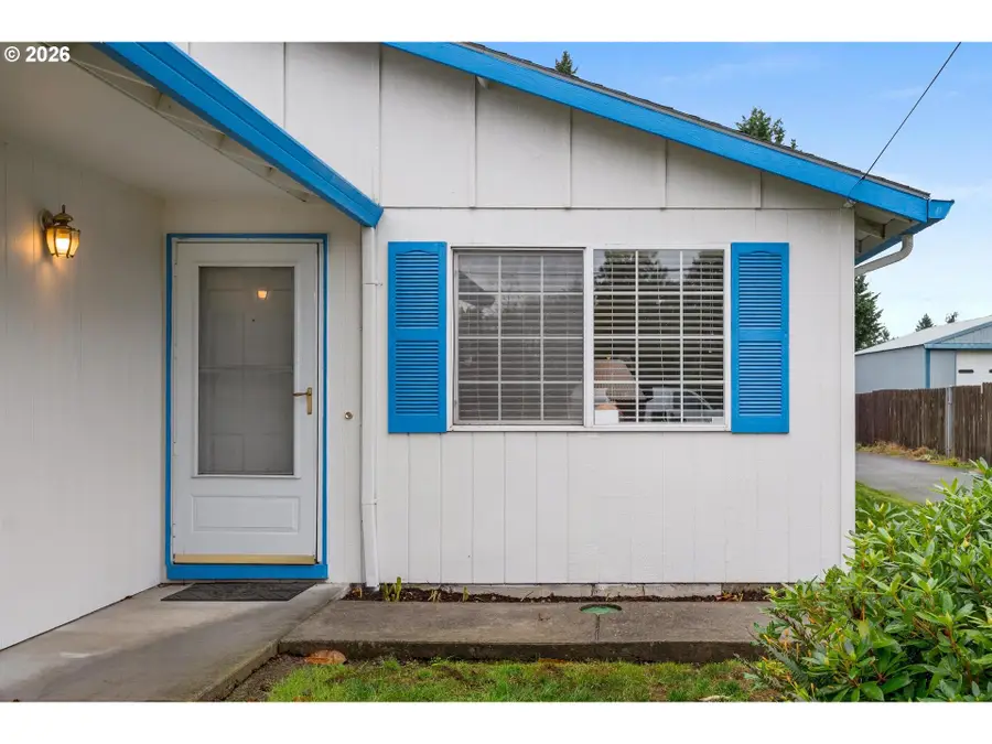 13834 SE Center St, Portland, OR 97236 - Image #3