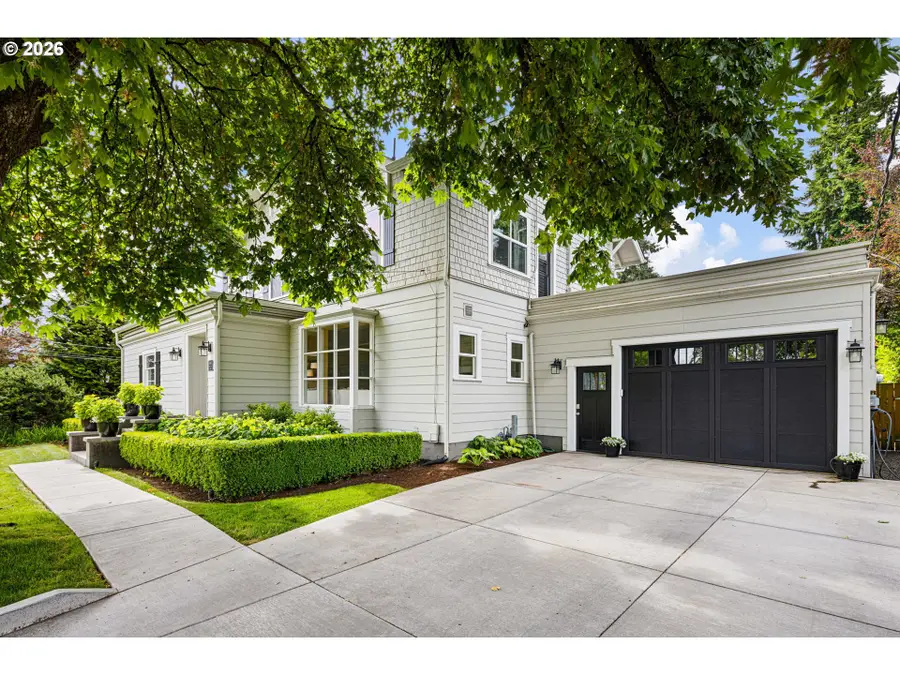 1060 W 17th Ave, Eugene, OR 97402 - #2