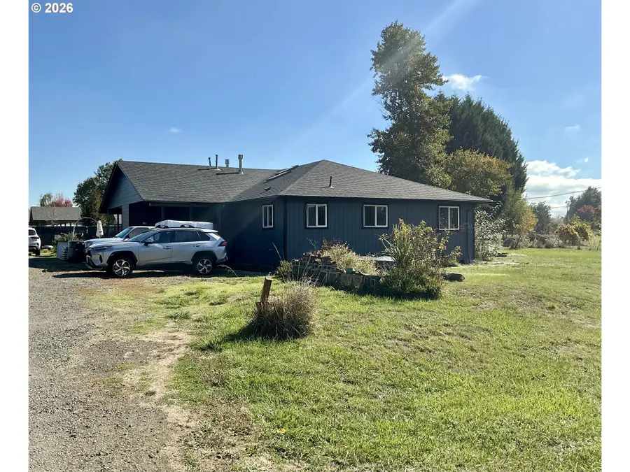 785 S 6th St, Harrisburg, OR 97446 - #2
