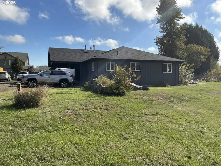 785 S 6th St, Harrisburg, OR 97446 - #3