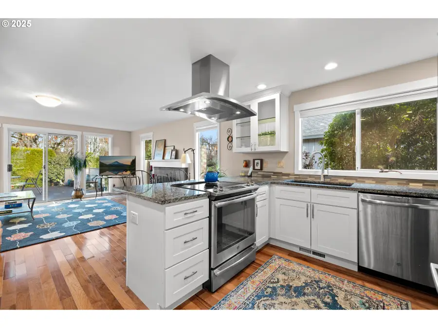 15305 NE Summerplace Dr, Portland, OR 97230 - Image #3