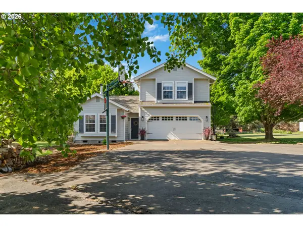 1051 Cannon Dr, HoodRiver, OR 97031