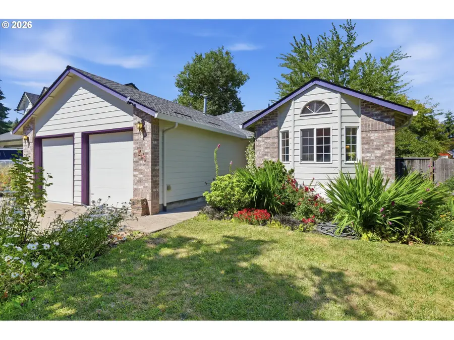 340 SW 7th St, Dundee, OR 97115 - #2