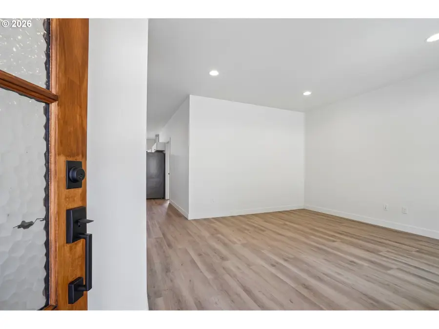 2411 Sunrise St, Kelso, WA 98626 - #3