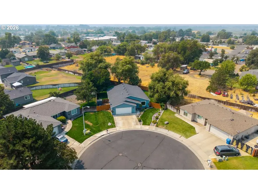 1059 W Hartley Ave, Hermiston, OR 97838 - #2