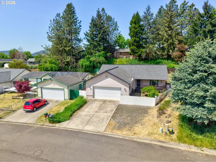 356 Dark Horse St, Roseburg, OR 97471 - #3