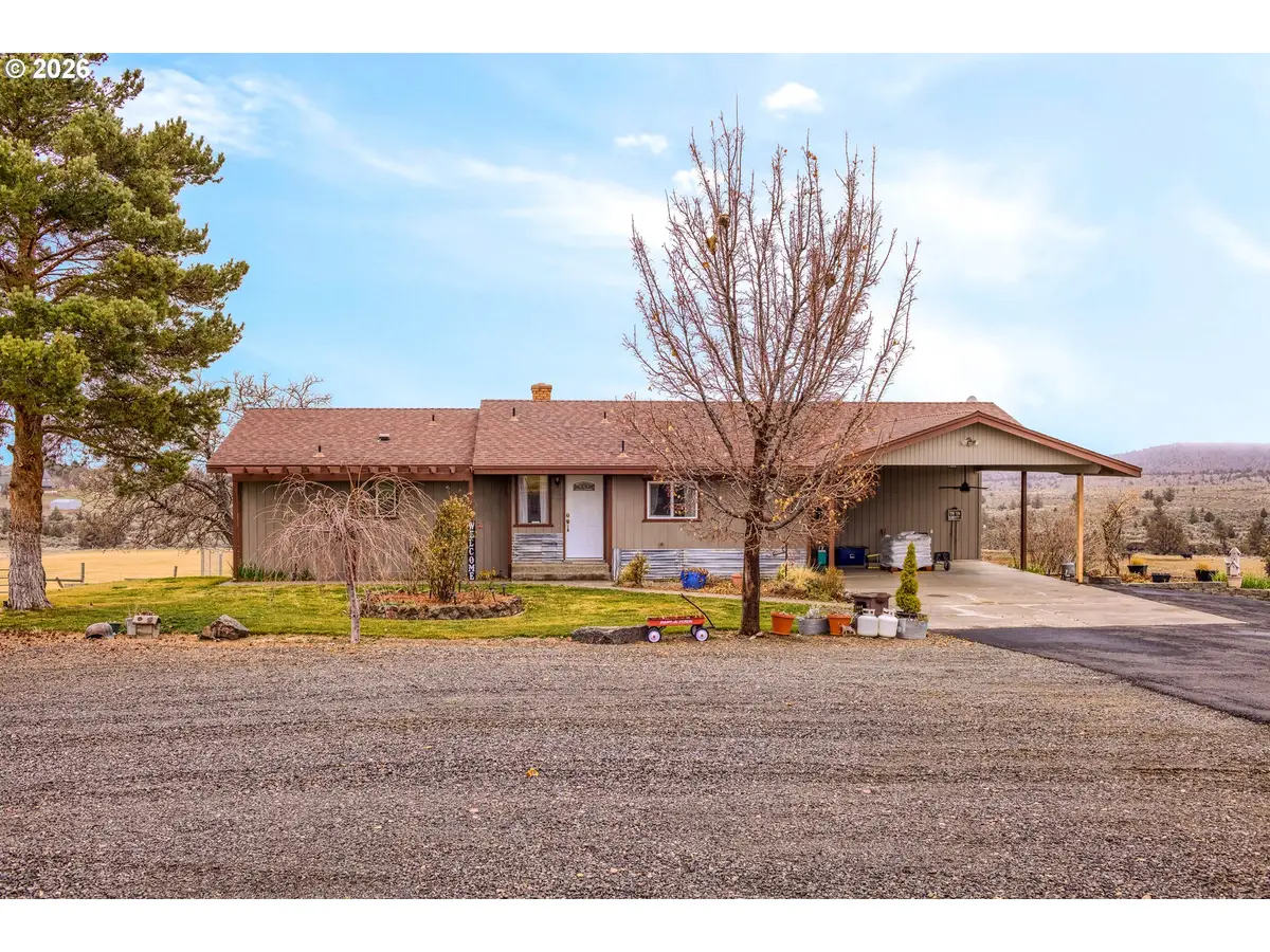 950 SE Dover Ln, Madras, OR 97741 - #1