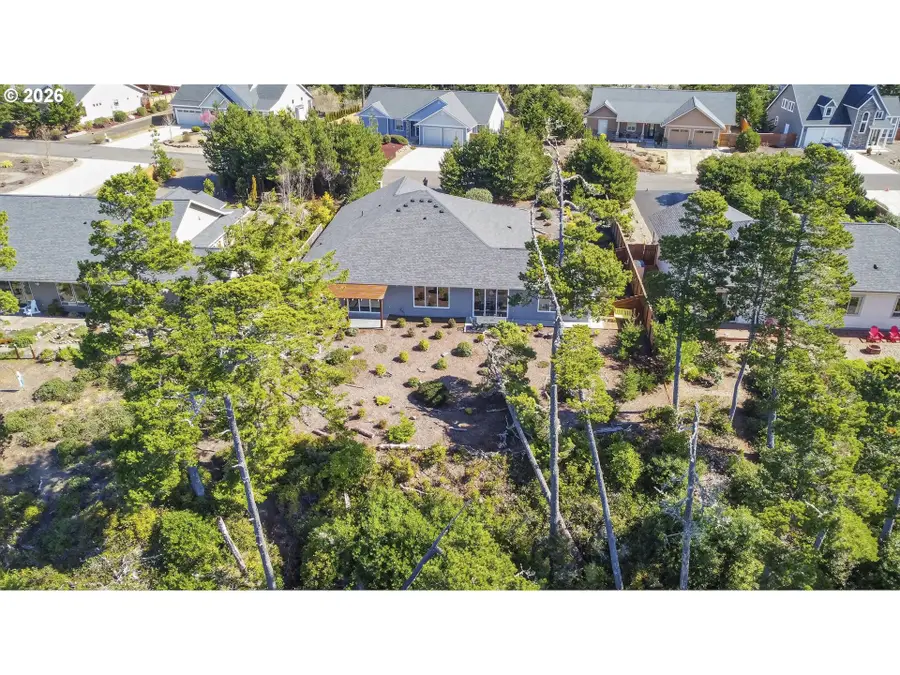 88084 Lake Point Dr, Florence, OR 97439 - #3