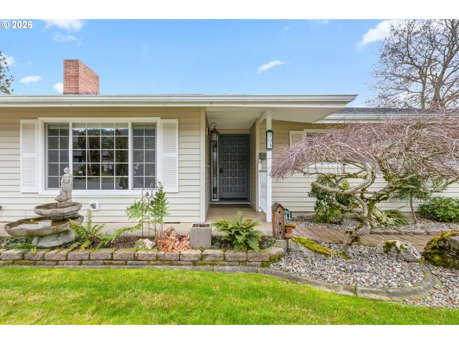 738 E Second Ave, Sutherlin, OR 97479 - Image #2