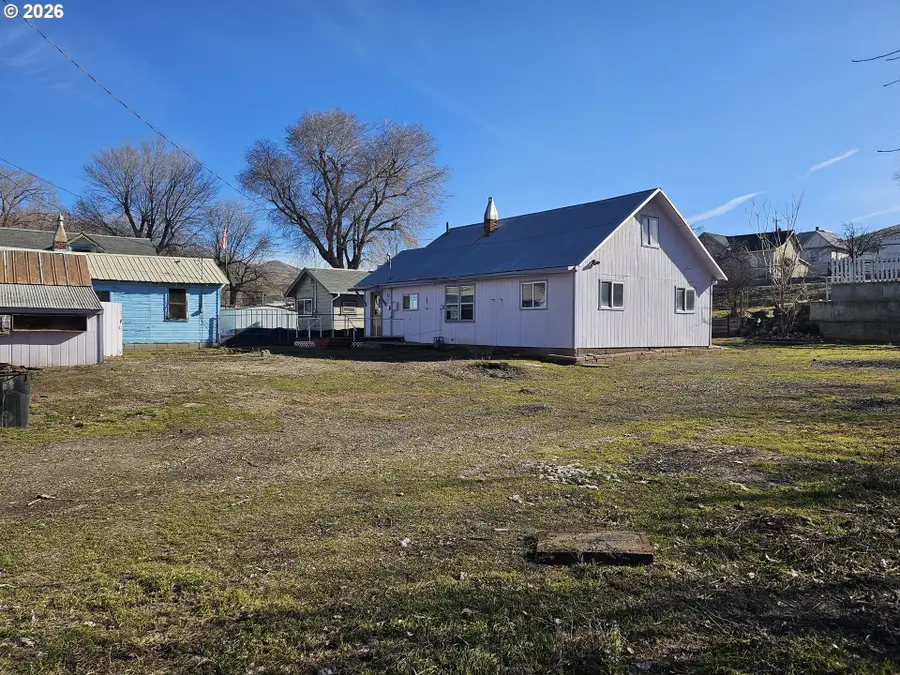 45 W Jefferson St, Huntington, OR 97907 - #2