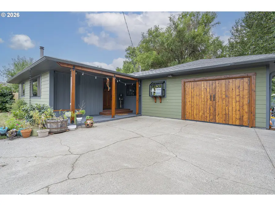 320 S 11th St, Lebanon, OR 97355 - #3