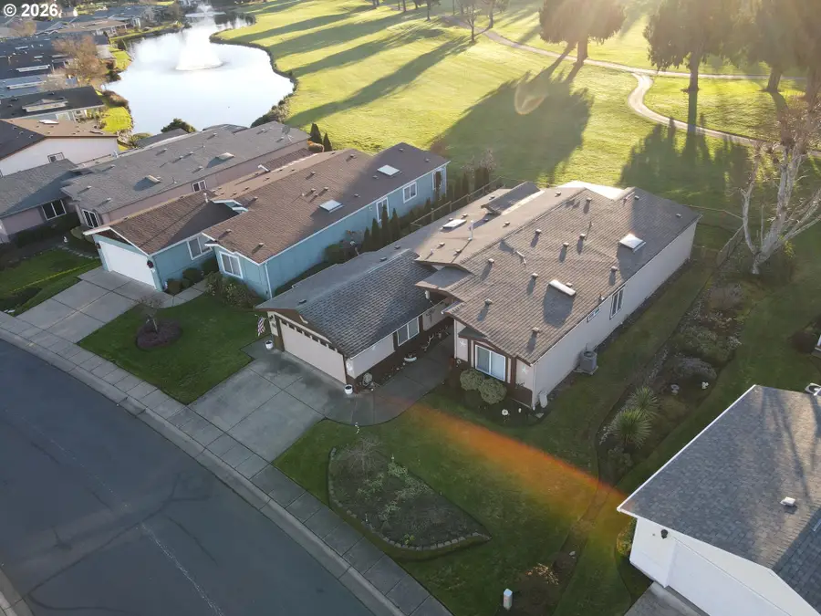 133 Village Dr, Cottage Grove, OR 97424 - Image #3